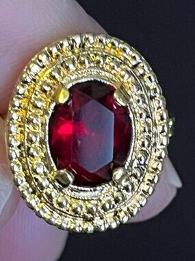 Vintage Sarah Coventry Ruby Red Cocktail Ring – ©SARAH Hallmark – Adjustable